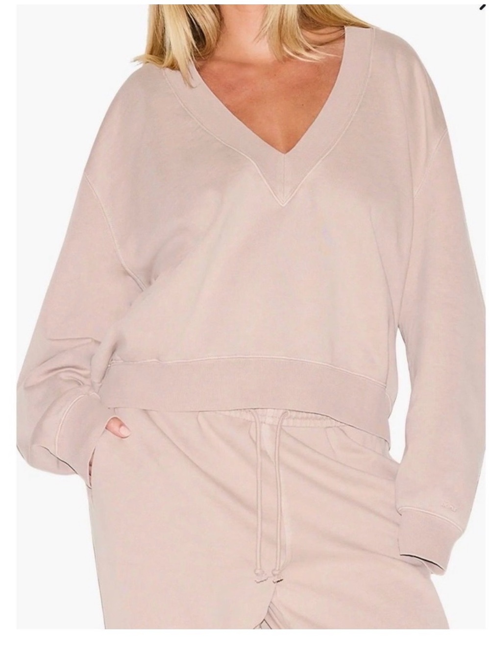 NWT SKIMS Boyfriend Fleece V-Neck Pullover Sweatshirt in Light Fawn SIZE M  K13